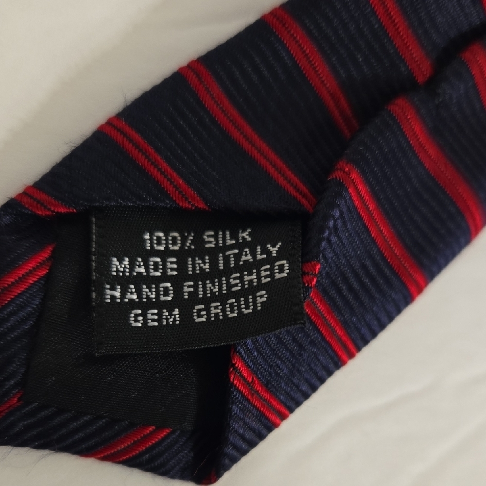 Gucci Navy Blue and Red Striped Tie - Picture 8 of 9